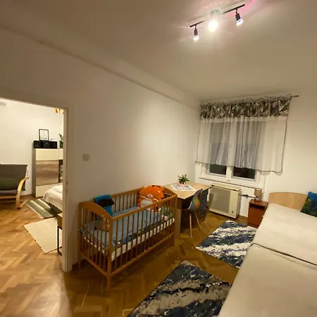 Kincsem Apartment *